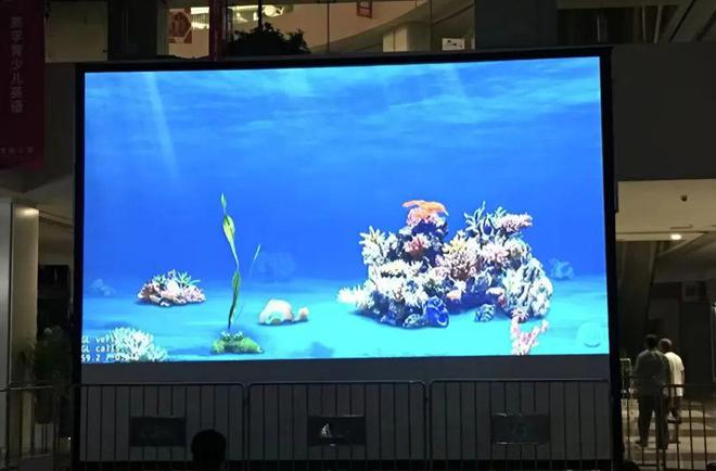 如今二手才几百块流明度高达15000pg模拟器电脑版当年20万元的投影仪(图2)
