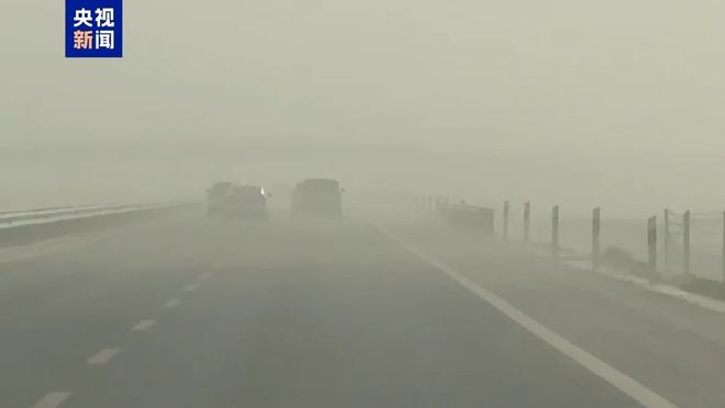 不足200米河西多地出现大风沙尘天气！pg电子免费模拟器甘肃部分路段能见度(图1)
