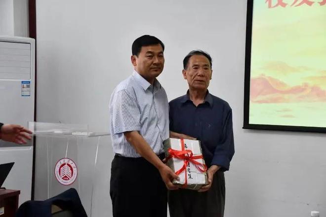 法家张振国向山建大捐赠作品的文化意义pg模拟器试玩翰墨丹心报桑梓——书(图5)
