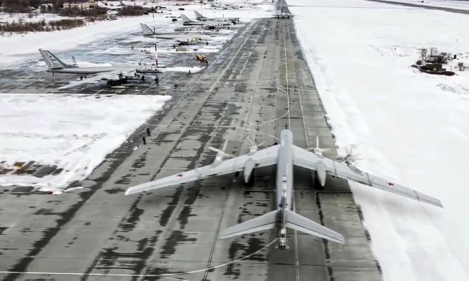 军击中41架是因为遵守美俄New-START规定？pg电子中国网站俄罗斯轰炸机“傻呵呵”露天停放被乌(图5)