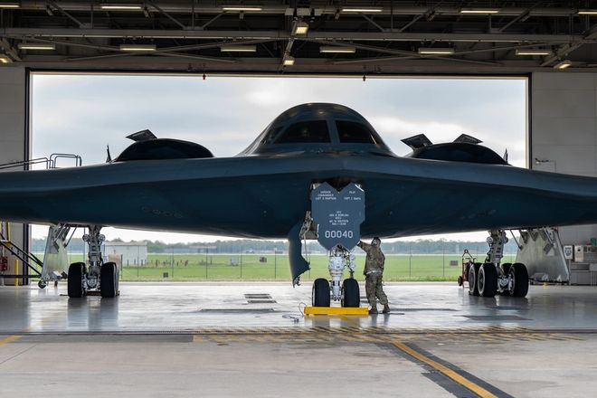 军击中41架是因为遵守美俄New-START规定？pg电子中国网站俄罗斯轰炸机“傻呵呵”露天停放被乌(图13)