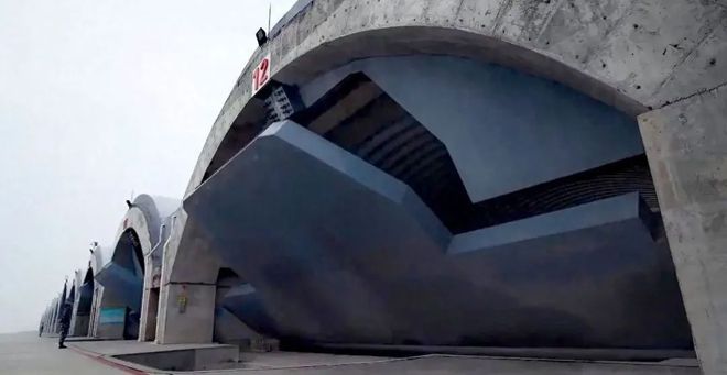 军击中41架是因为遵守美俄New-START规定？pg电子中国网站俄罗斯轰炸机“傻呵呵”露天停放被乌(图9)