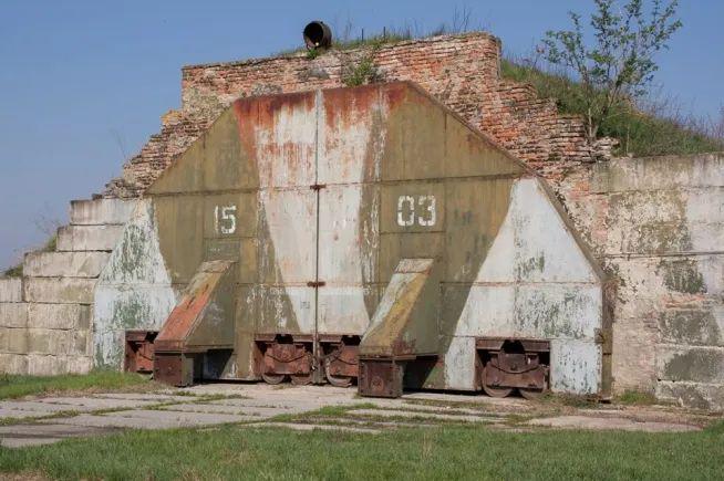 军击中41架是因为遵守美俄New-START规定？pg电子中国网站俄罗斯轰炸机“傻呵呵”露天停放被乌(图15)