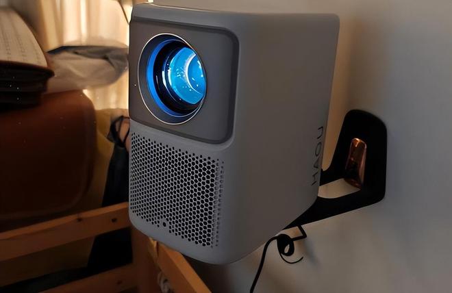 K2 Pro 评测：租房党平替电视优选pg电子模拟器免费版千元投影天花板！哈趣(图2)