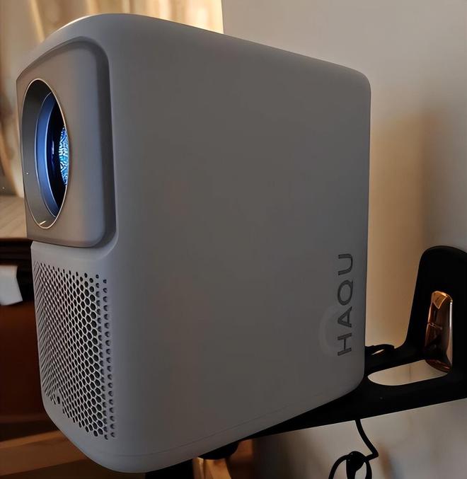 K2 Pro 评测：租房党平替电视优选pg电子模拟器免费版千元投影天花板！哈趣(图12)